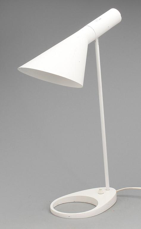 BORDSLAMPA, "AJ", Arne Jacobsen för Louis Poulsen. Inköpt 1980-tal.