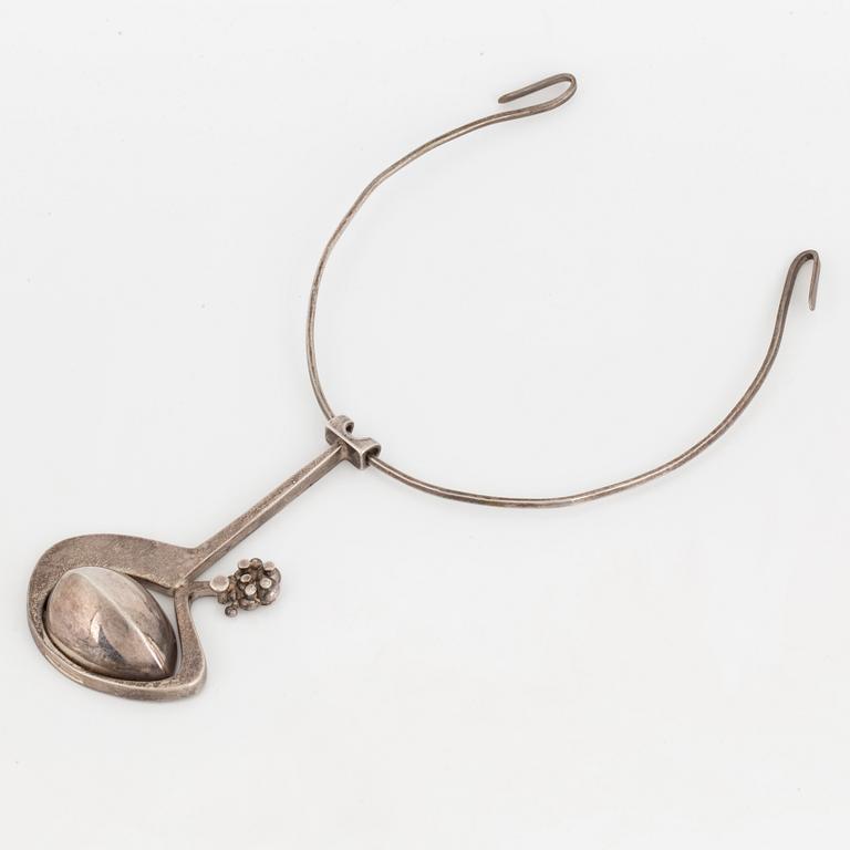 JORMA LAINE, collier, silver, Torun Hopea, Åbo, Finland, 1973.