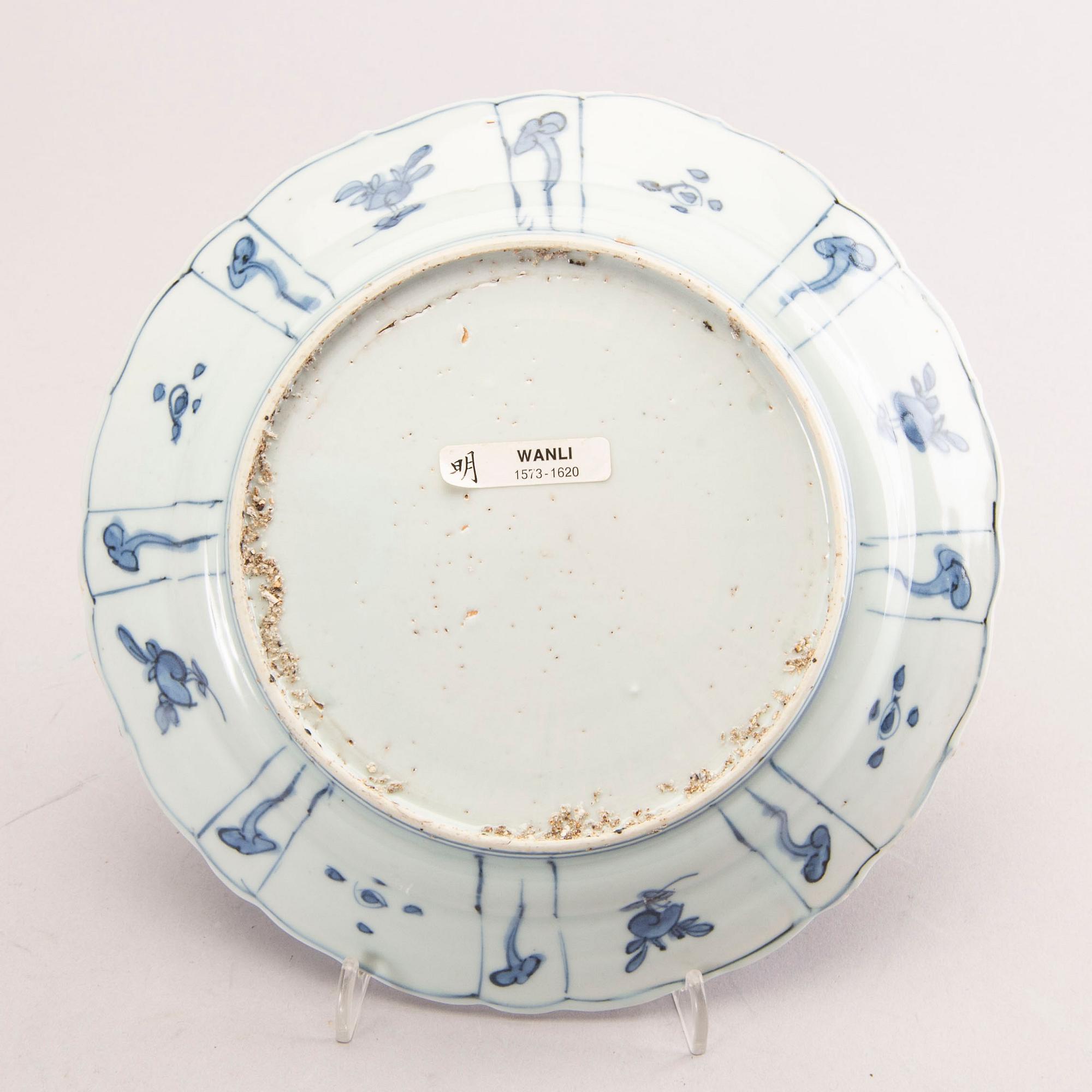 A Chinese Wanli porcelain plate.
