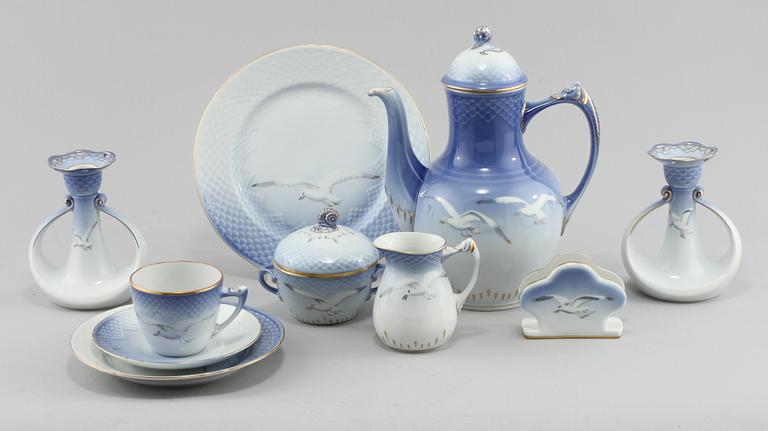 SERVISDELAR, 77 st, porslin, "Måsen", Bing & Gröndahl, 1900-talets andra hälft.