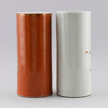 PENSELVASER, 2 st, porslin, Kina, 1900-/2000-tal.