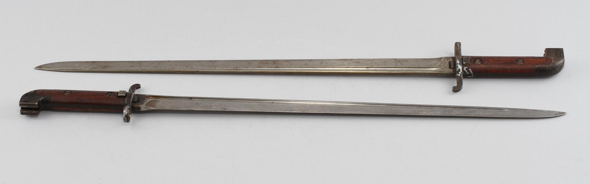 BAJONETTER, 2 st, för flottan, Sverige, modell 1915.
