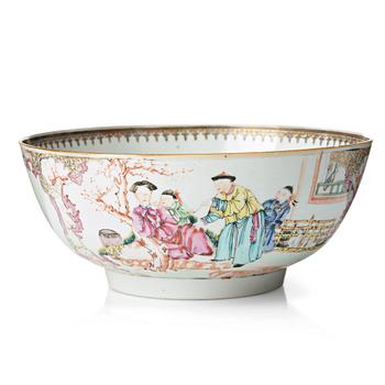 736. A famille rose punch bowl, Qing dynasty, Qianlong (1736-95).