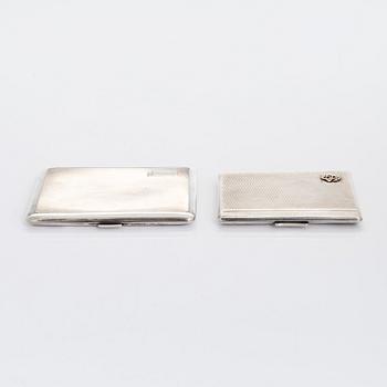 Two cigarette cases in sterling silver, Birmingham, England 1932 and 1946.