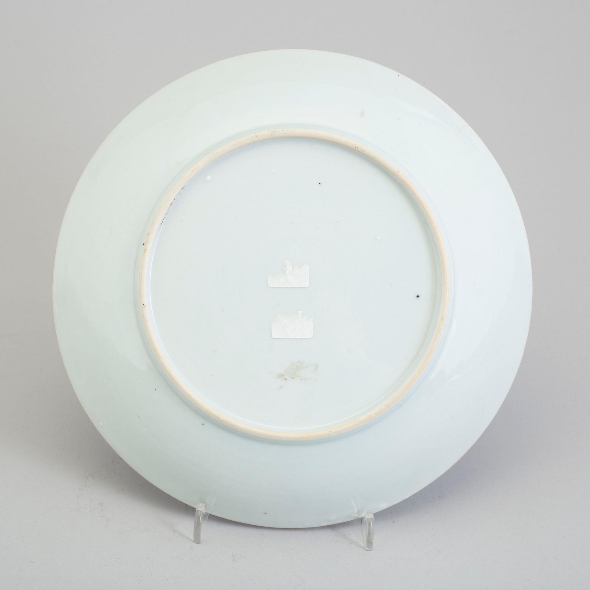 An Imari export porcelain dish, Qing dynasty, Qianlong (1736-95).