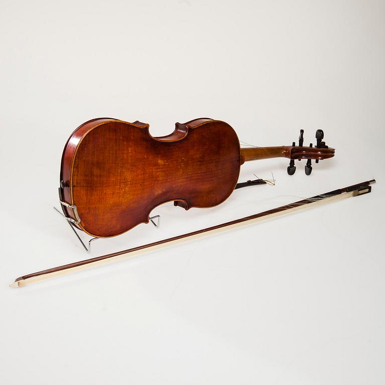 VIOLIN, etikettmärkt Joh. Bapt. Schweitzer, fecit at forman, Hieronym Amati Pestini 1813.