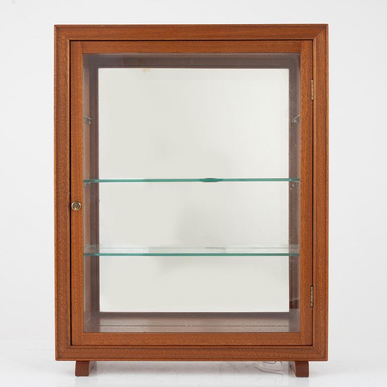 Josef Frank, a mahogany table showcase cabinet, model '2069', Svenskt Tenn, before 1985.