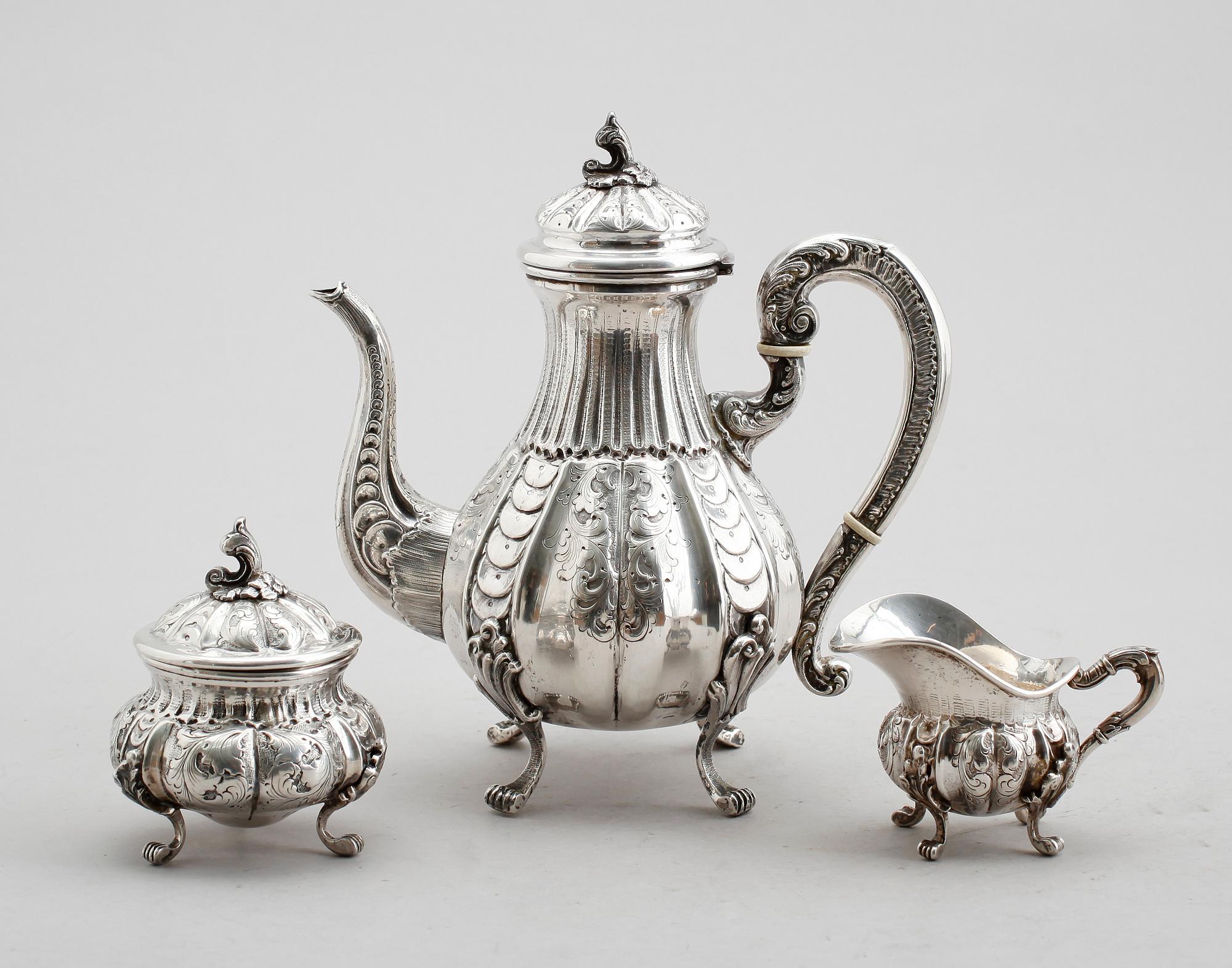 KAFFESERVIS, 3 delar, silver, svenska importstämplar. Vikt ca 1335 gram.