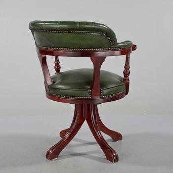 SKRIVBORDSSTOL, engelsk stil, 1900-talets andra hälft.