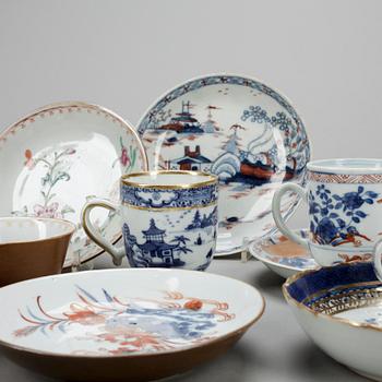 KOPPAR MED FAT, 7 st, porslin, Kina, Qing dynastin mestadels omkr år 1800.