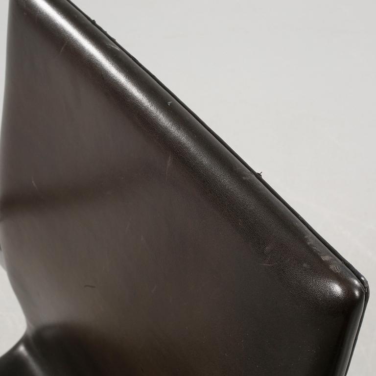 A desk chair, model Oxford, designed by Arne Jacobsen for Fritz Hansen, 2005.