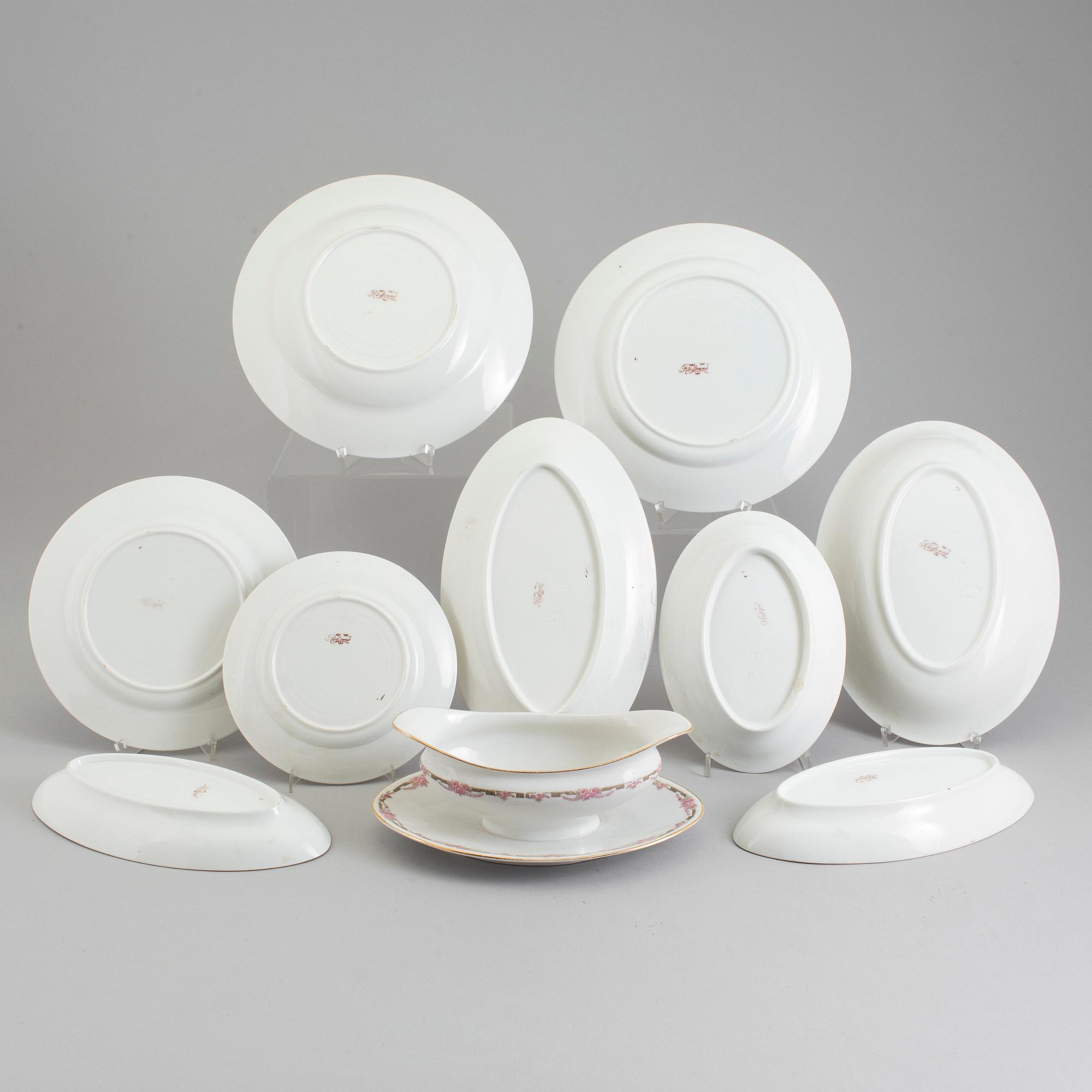 A Rörstrand part dinner service, early 20th Century (70 pieces).