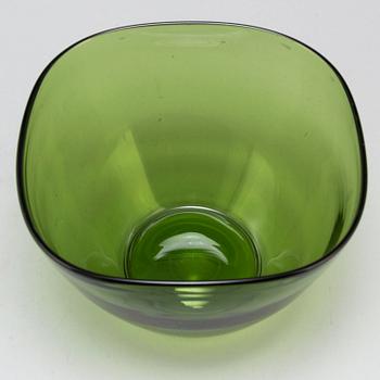 GUNNEL NYMAN, a green glass bowl, Riihimäen Lasi Oy, 1930s.