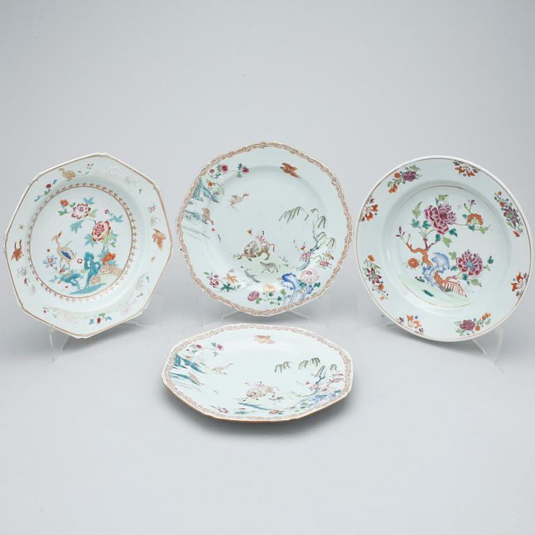 TALLRIKAR, 2+1+1 st, porslin Kina, Qing dynastin, Qianlong (1735-1796).