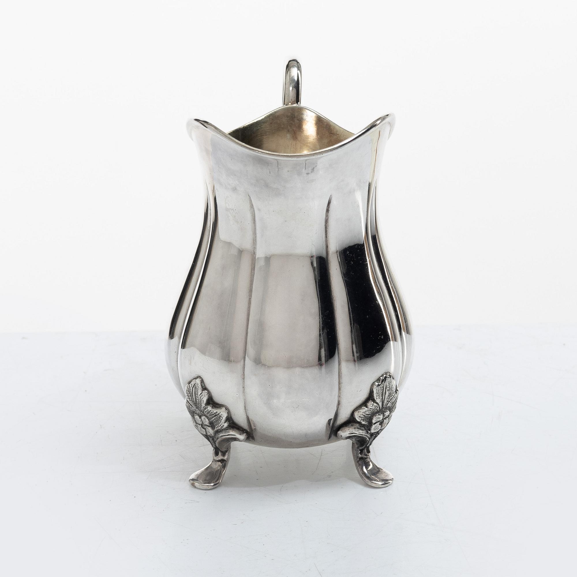 A Swedish silver cream jug, mark of A Bergengren, Lund 1937.
