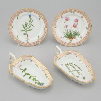 Two "3543" jelly bowls and two "3552" small plates from the Flora Danica Collection, Royal Copenhagen, 20th cenutry.