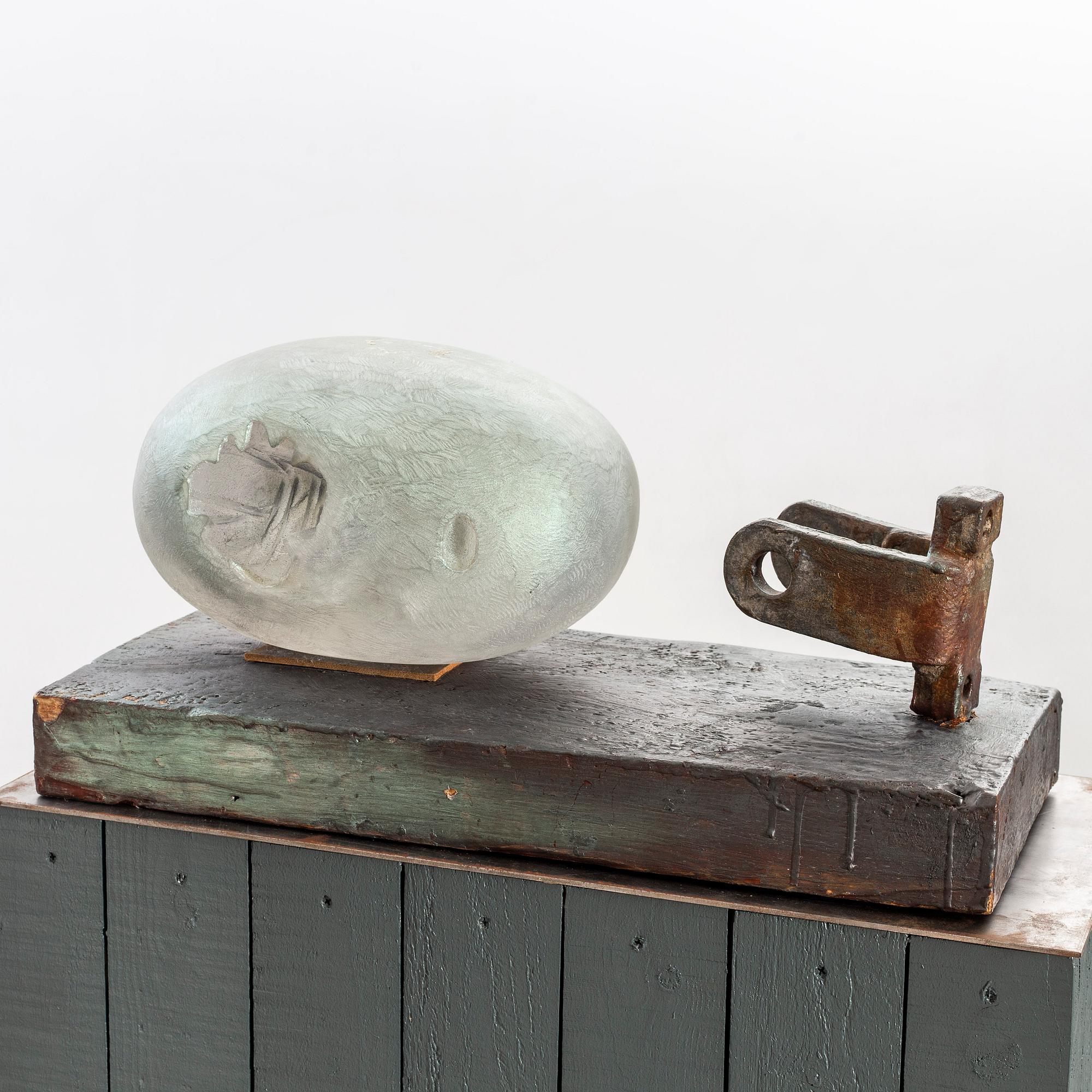 Bertil Vallien, skulptur, vilande huvud, "Resting head", Kosta Boda, unik.
