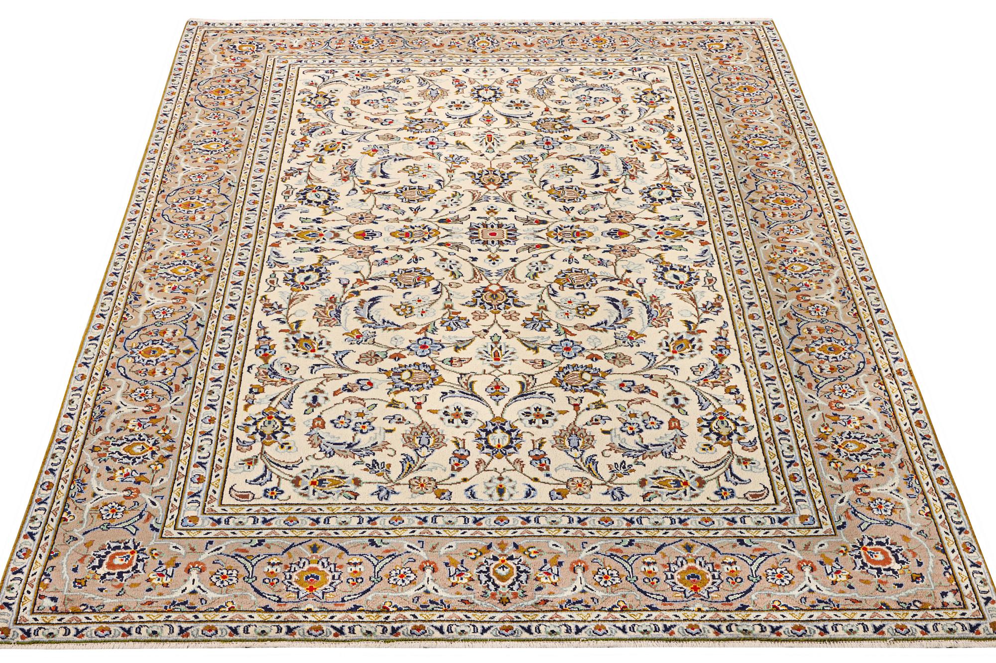 A Kashan carpet, a. 287 x 196 cm.