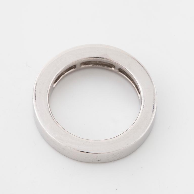 A princess- and baguette-cut diamond ring.