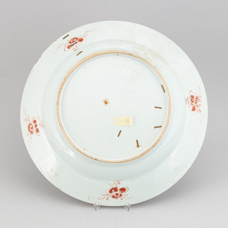 A famille rose dish, Qing dynasty, Yongzheng (1723-35).