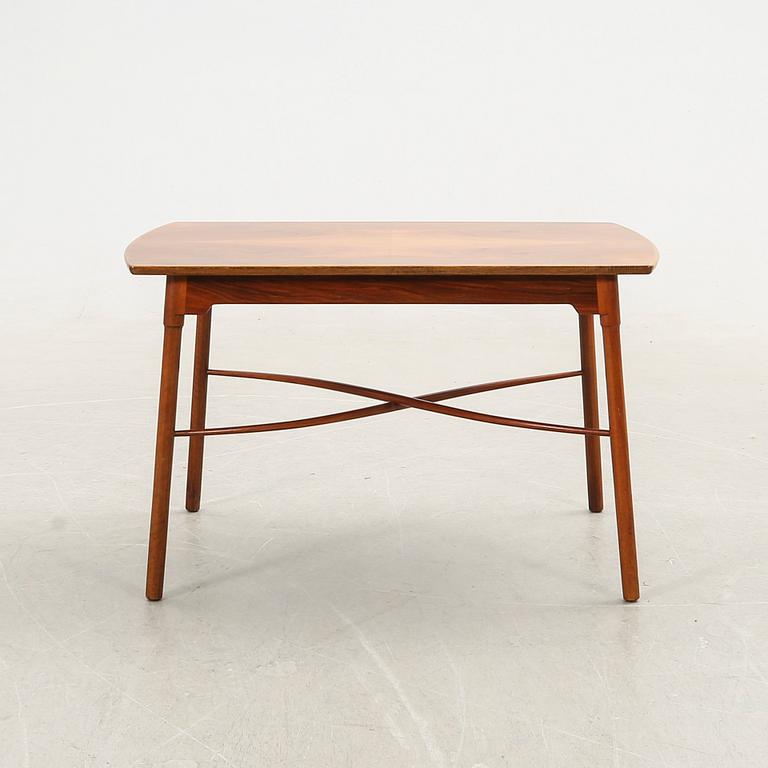 Ole Wanscher, Coffee table, model "1762", Fritz Hansen, Denmark, 1940s.