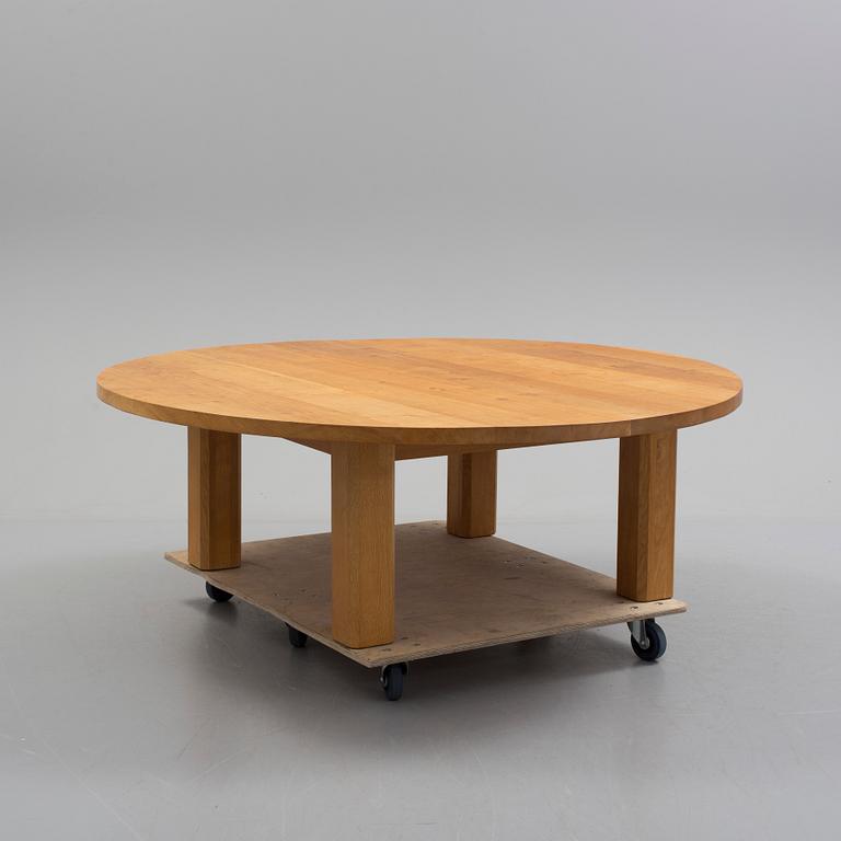 A late 20th century oak table.