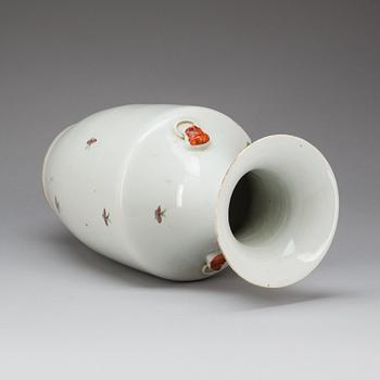 URNA, porslin, Kina, 1800-talets andra hälft.