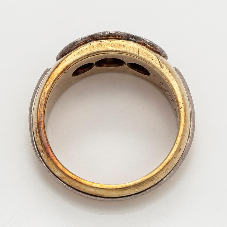 Ring, brilliant-cut diamonds, 14K gold, Norway.