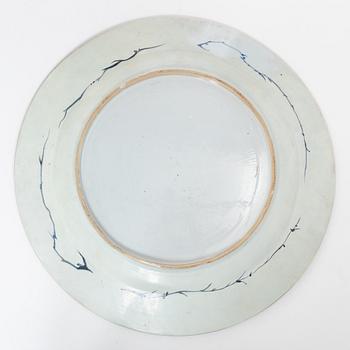 Praktfat, porslin, Kina, Qingdynastin, Kangxi (1662-1722).