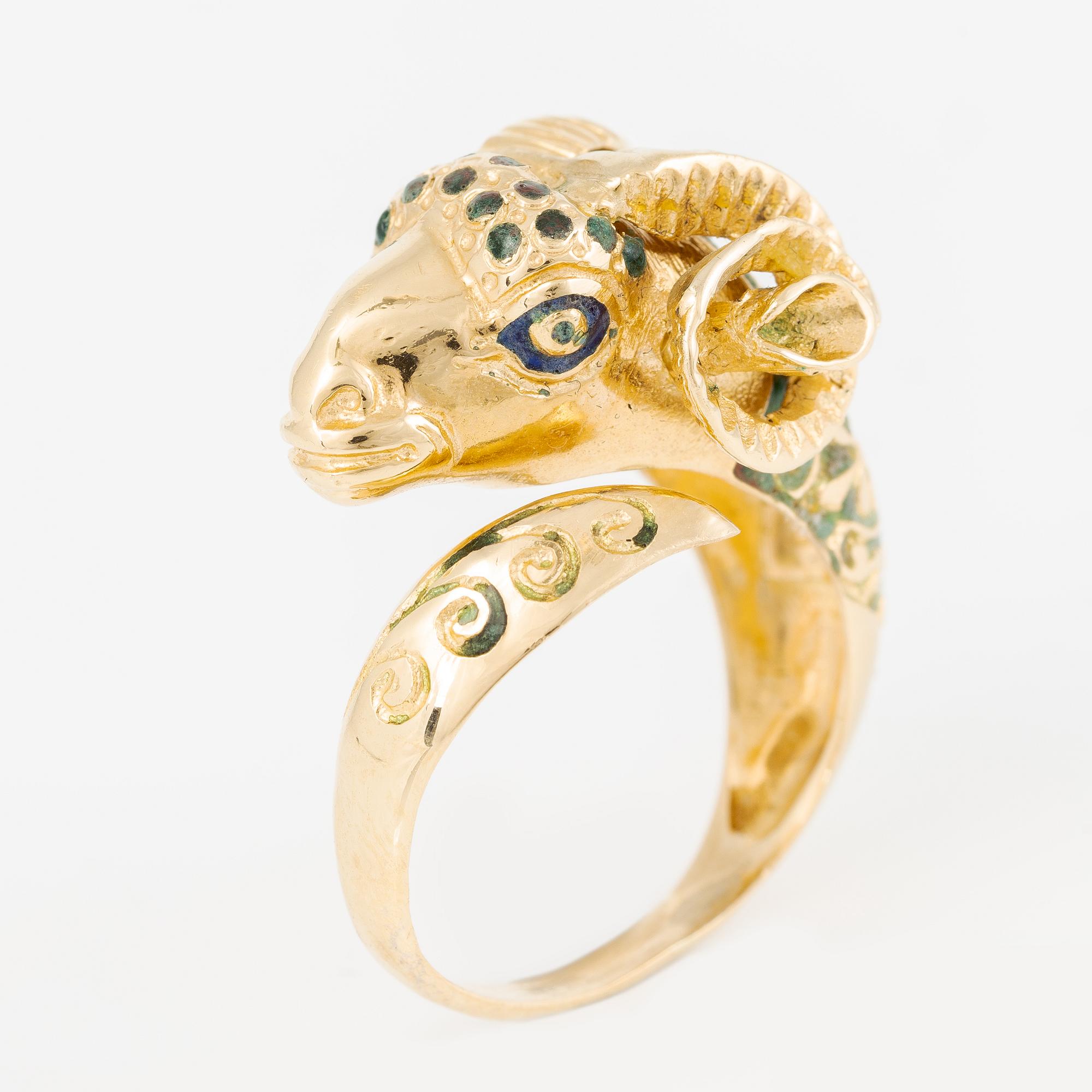 Ring, 18K guld och emalj, i form av vädur.