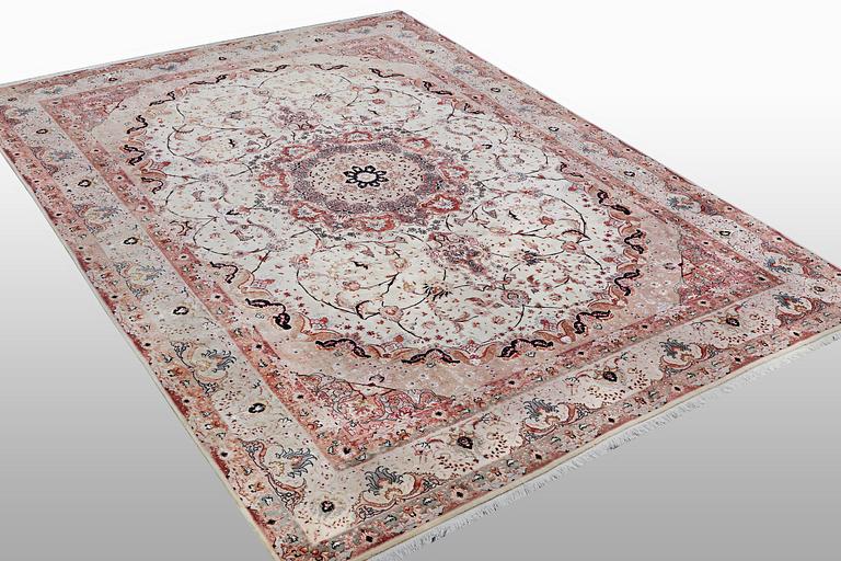 A carpet, Tabriz, part silk, 50 Raj, ca 340 x 253 cm.