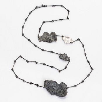 Halsband, "The Kuu Collection", oxiderat sterlingsilver, design Martin Bergström för Lapponia.