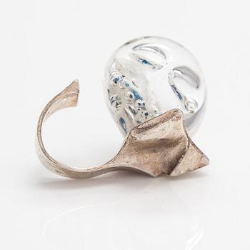 Björn Weckström, Ring "Förstelnad sjö", sterlingsilver och akryl. Lapponia 1972.