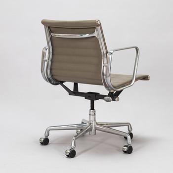 Charles and Ray Eames, office chair model EA335, Herman Miller 2008.