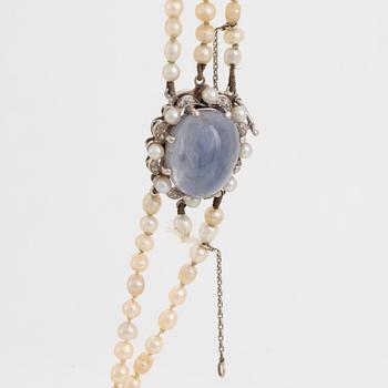 Three strand pearl necklace, clasp with cabochon cut sapphire.