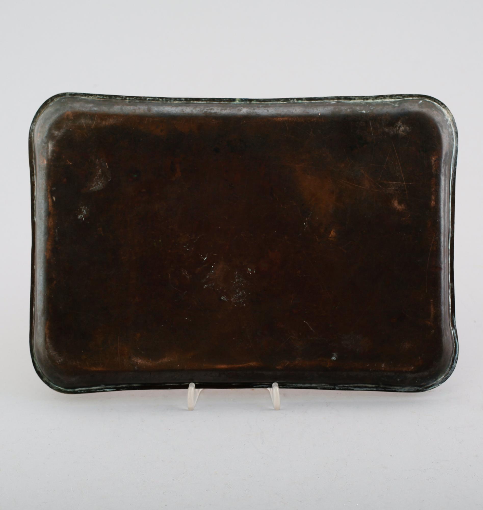 BRICKA SAMT VINKANNA, koppar samt emalj, Kina, 1800-/1900-tal.