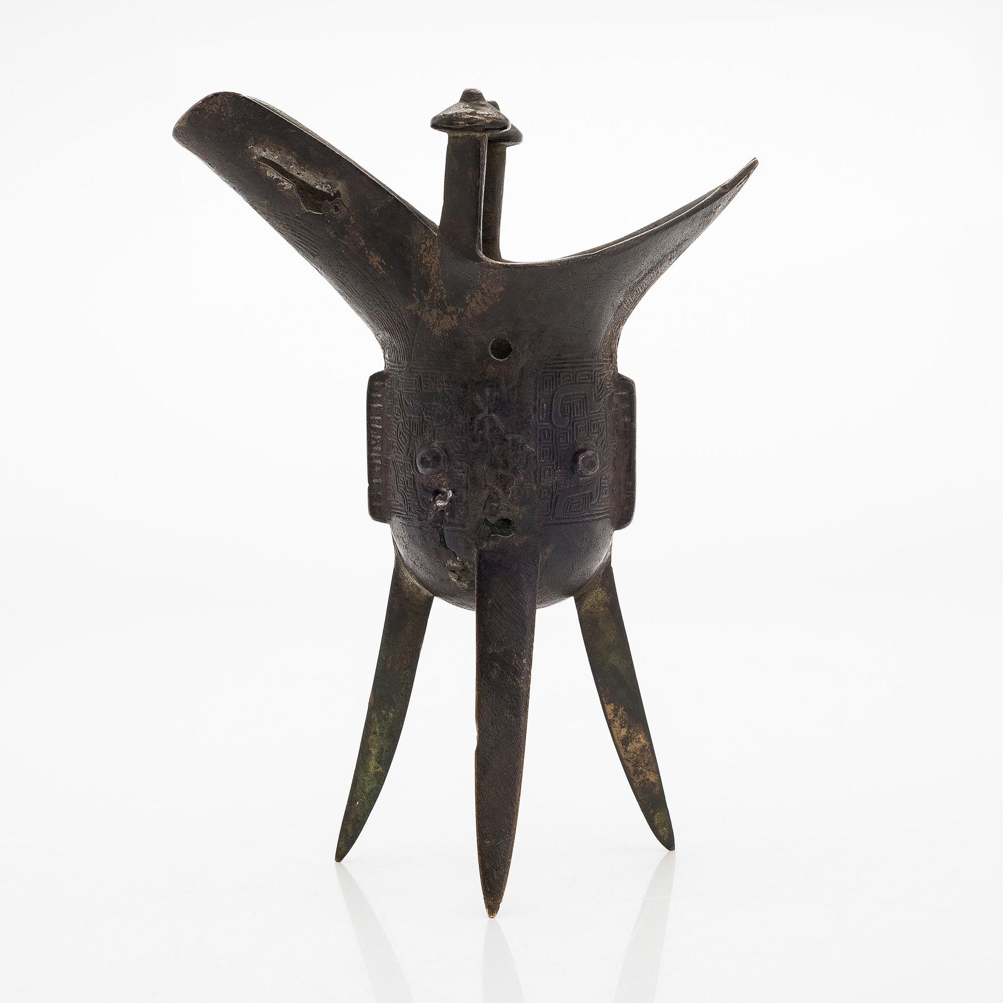 A jue bronze vessel, late Qing dynasty.