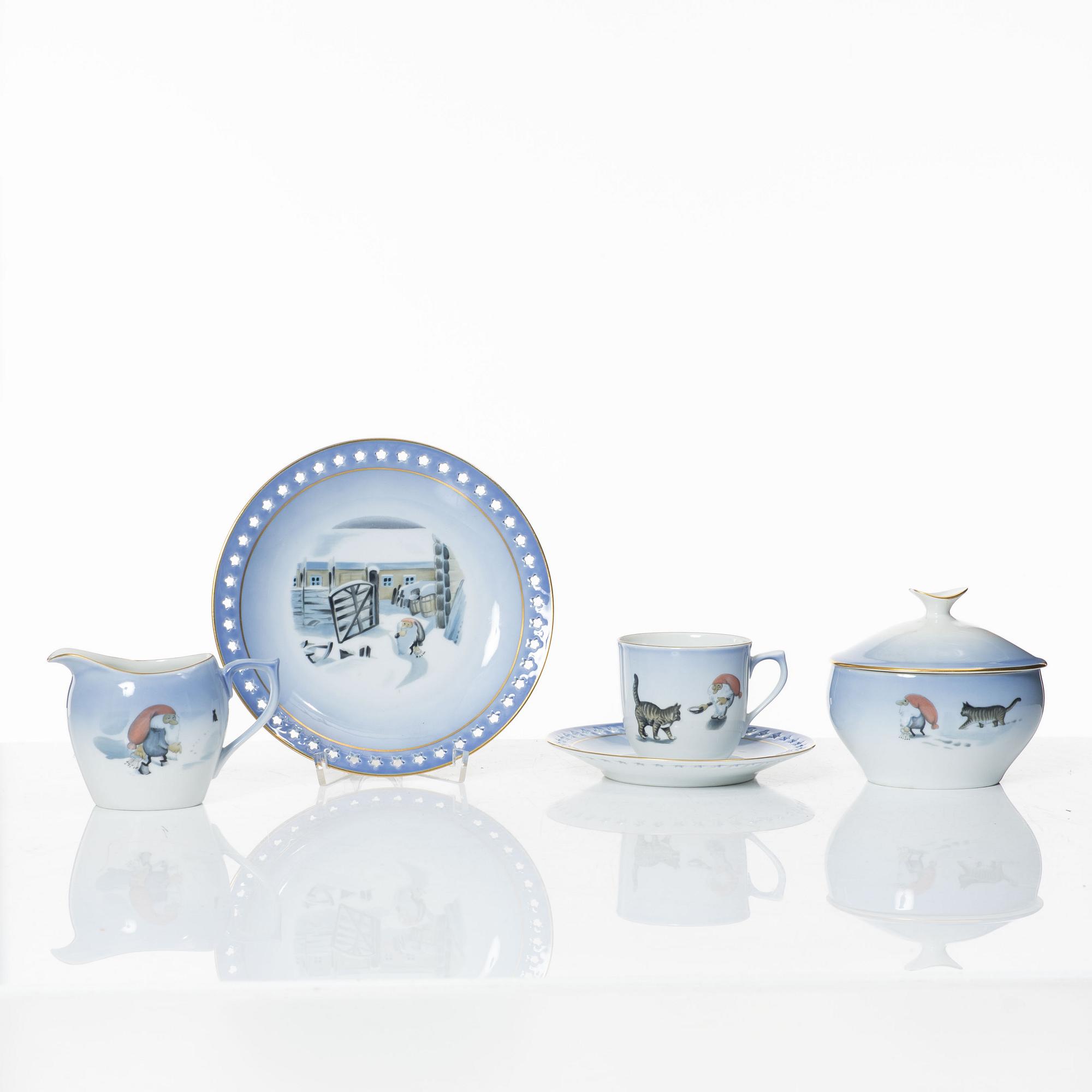 Harald Wiberg, a 26-piece Christmas service, Bing & Grøndahl, Denmark.