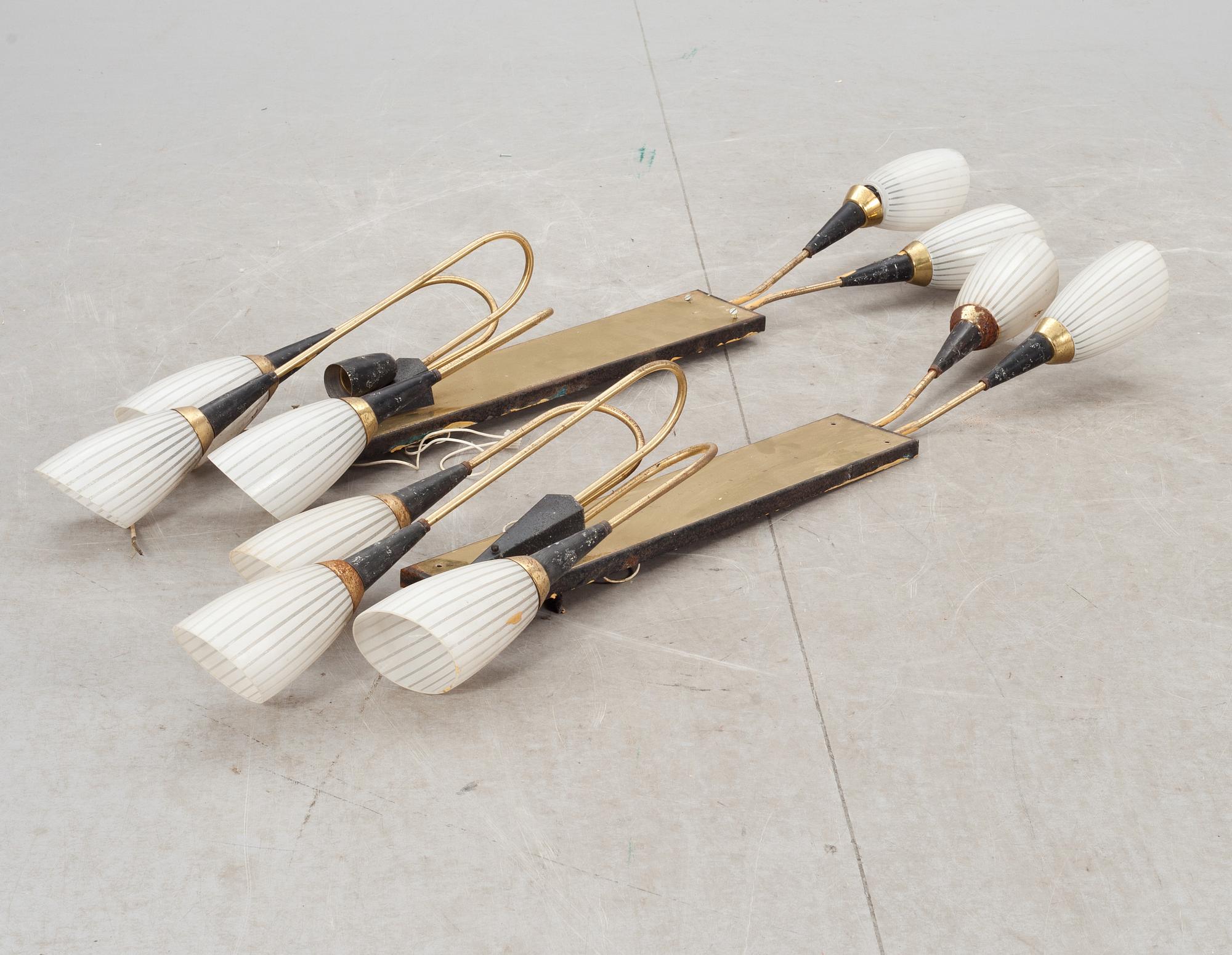 VÄGGLAMPOR, ett par, 1900-talets mitt.