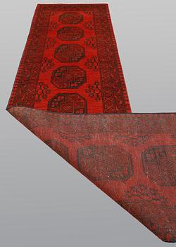 An Afghan runner, ca 390 x 79 cm.