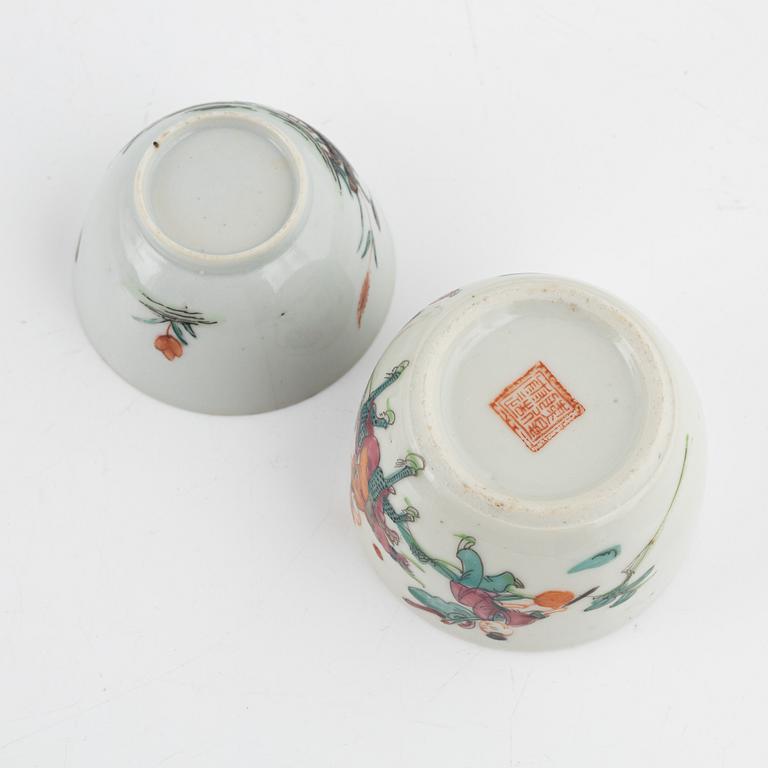 13 Chinese porcelain pieces, 19th/20th century.