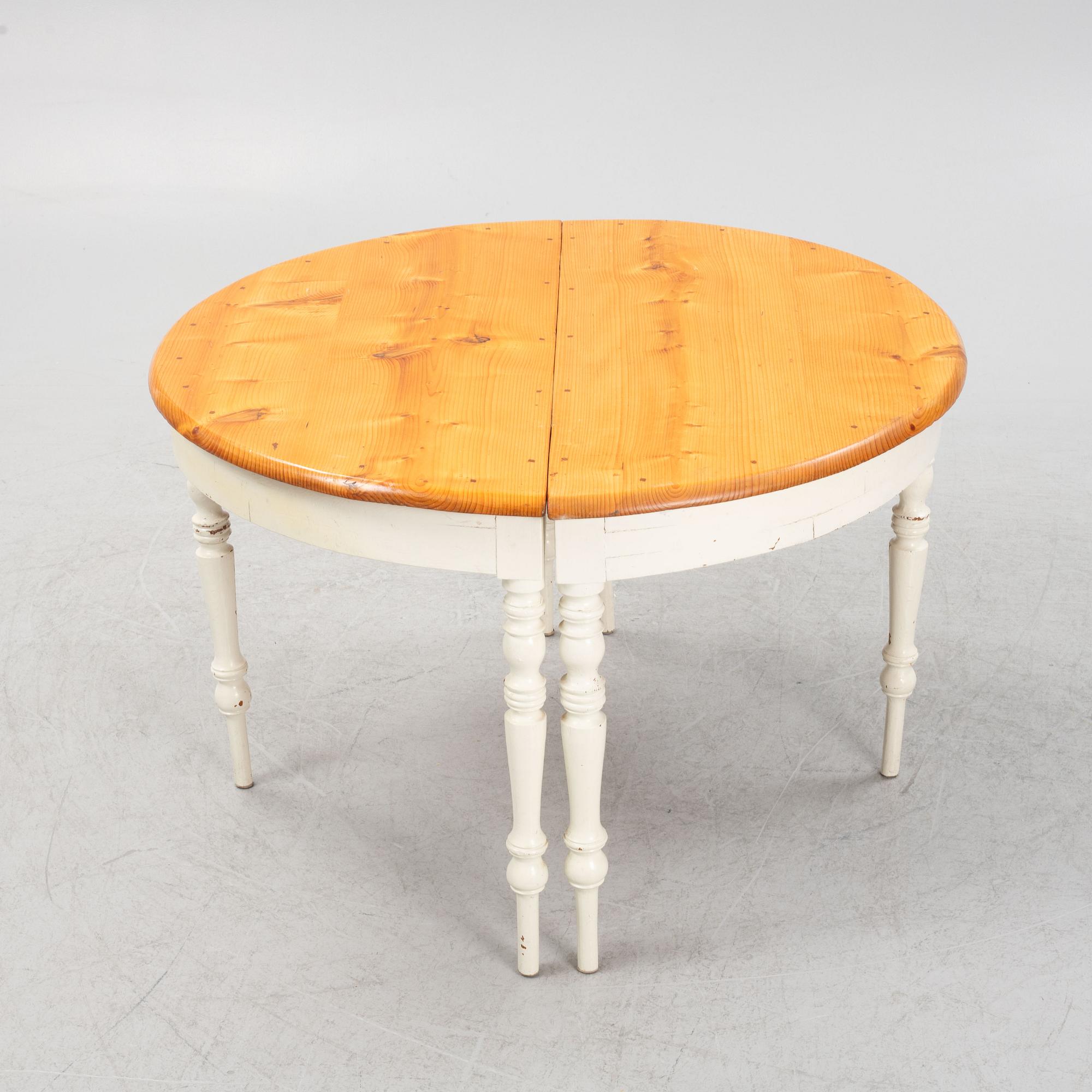 A dining table, late 19th Century.