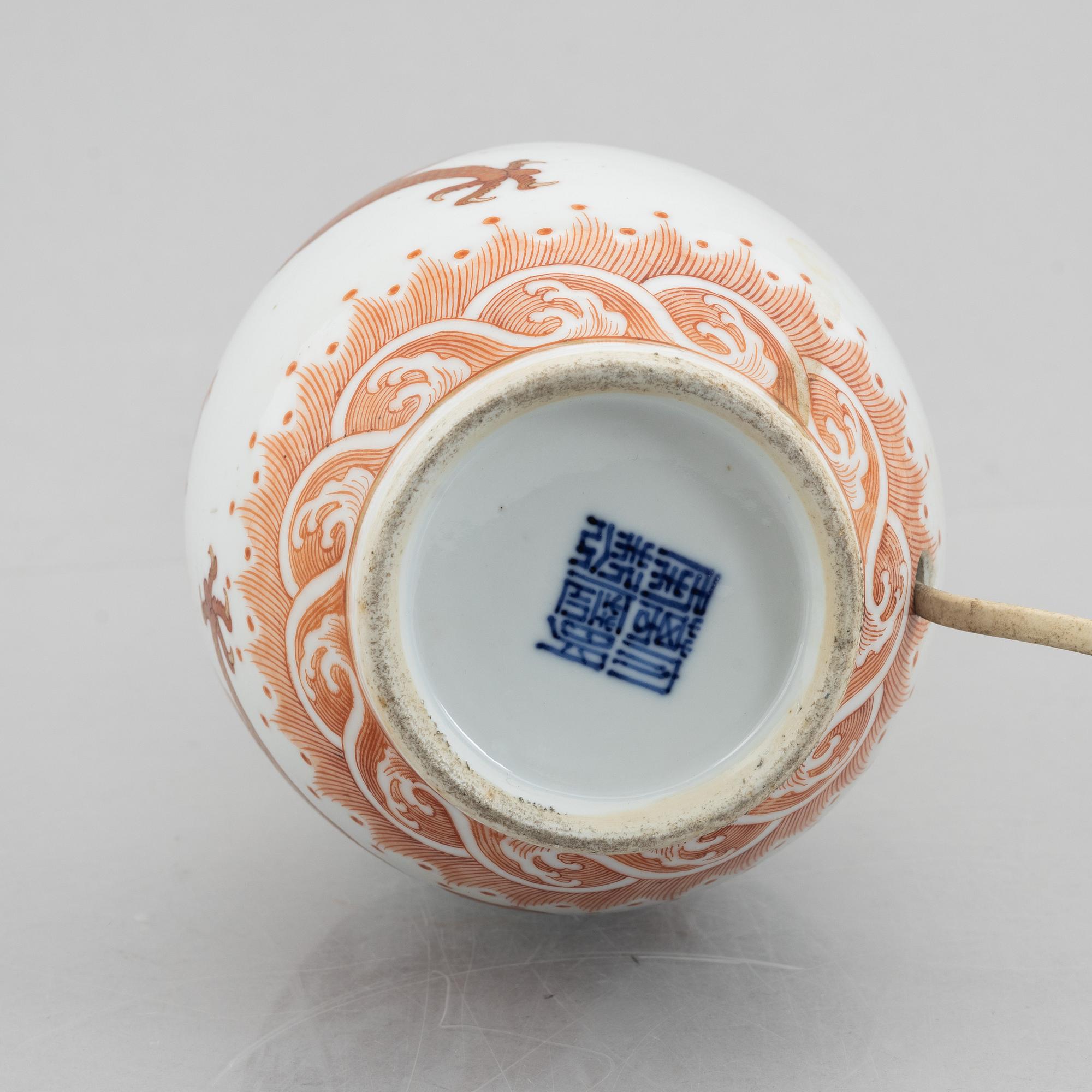 A porcelain table lamp/vase, China, 20th century.
