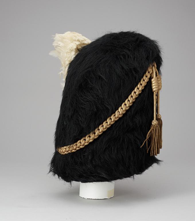 BJÖRNSKINNSMÖSSA för Grenadjärer.