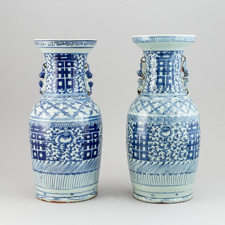 Two blue and white floor vases, Qing dynasty, early 20th century.