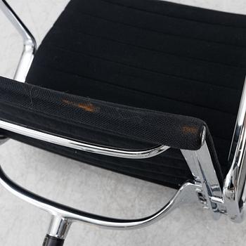 Charles & Ray Eames, armchairs, a pair, model EA 108, Vitra.