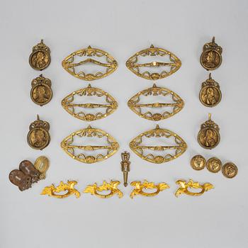 23 brass pieces, 19/20th century.