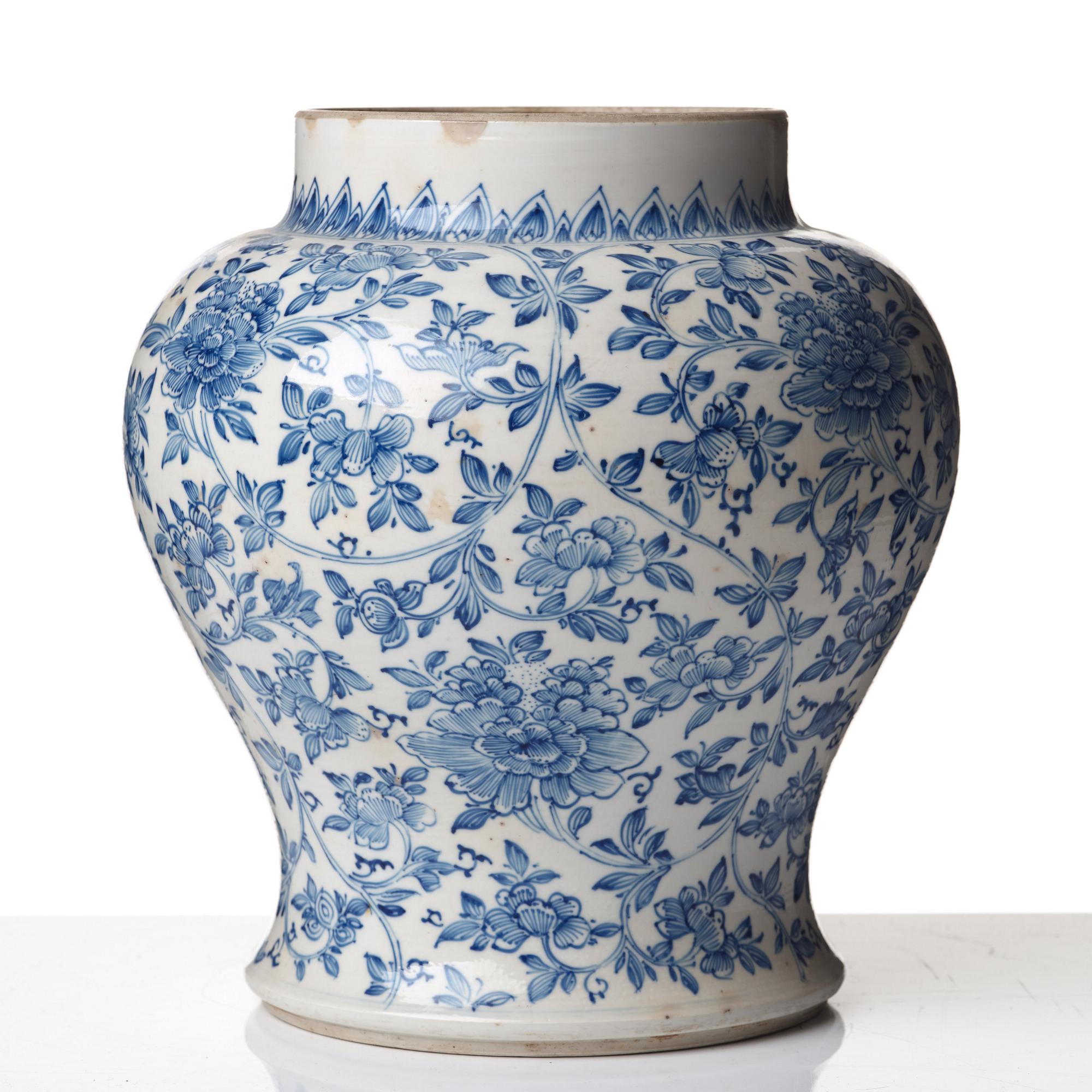 URNA, porslin. Qingdynastin, Kangxi (1662-1722).