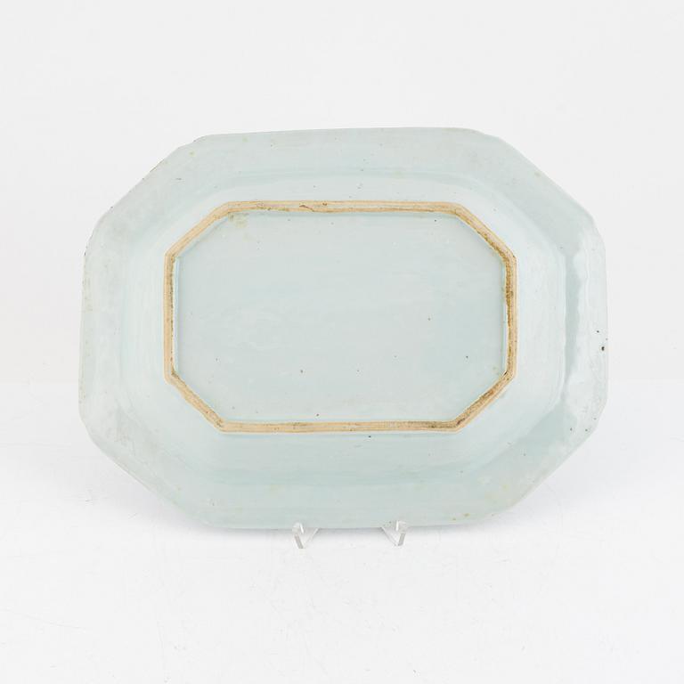 A Chinese blue and white export porcelain dish, Qing dynasty, Qianlong (1736-95).