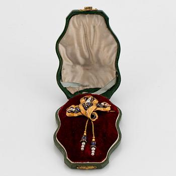 An 18K gold G Möllenborg brooch partly enamelled and set with pearls.